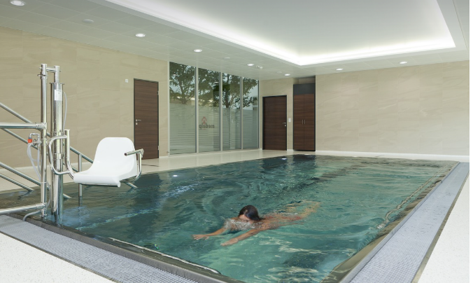 실내수영장의 모습