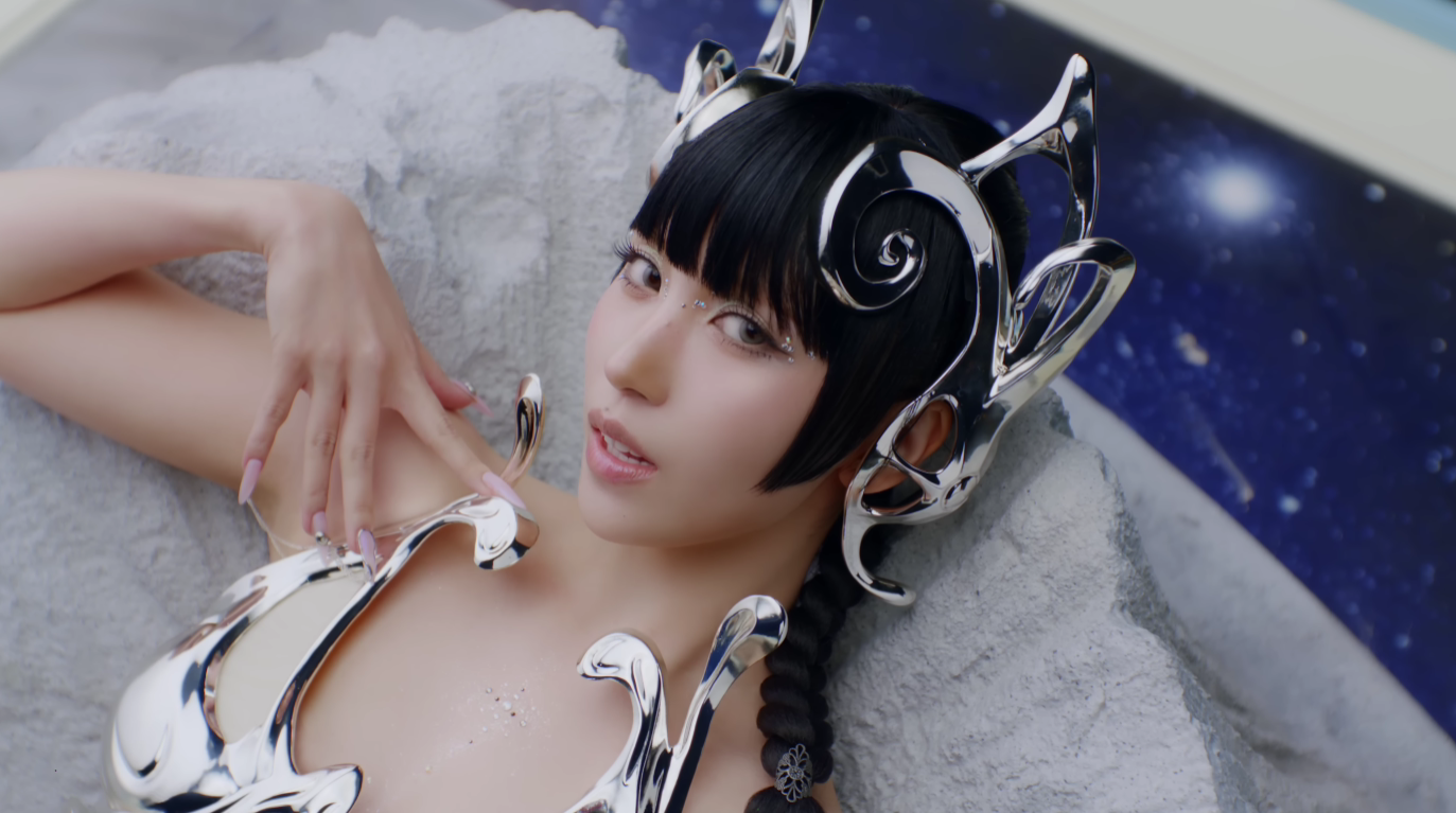 미나 (MISAMO) Turning Tables