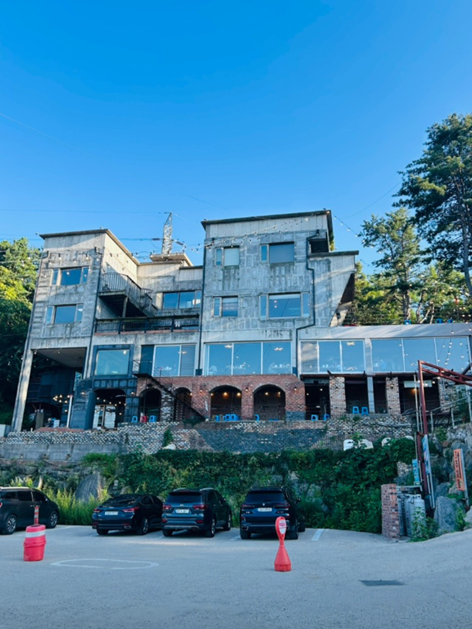 [양평맛집탐방] 산 위에서 즐기는 최고의 육질, 현지인이 귀한 손님 모시는 &lsquo;대디스바베큐&rsquo; 심층 분석