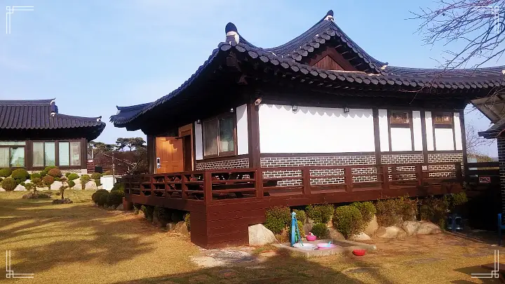 생방송오늘저녁 소나무 기와집 한옥 스테이 숙소 독채 온수풀장 스파 대부도 펜션 추천