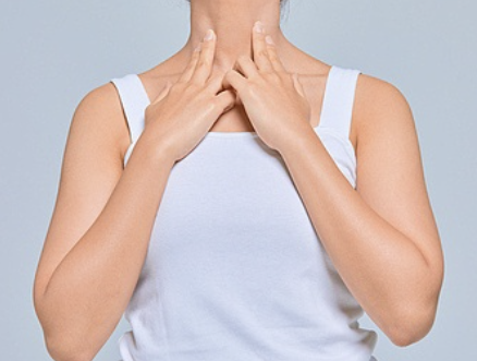 후두염 증상 10가지 총정리 섬네일