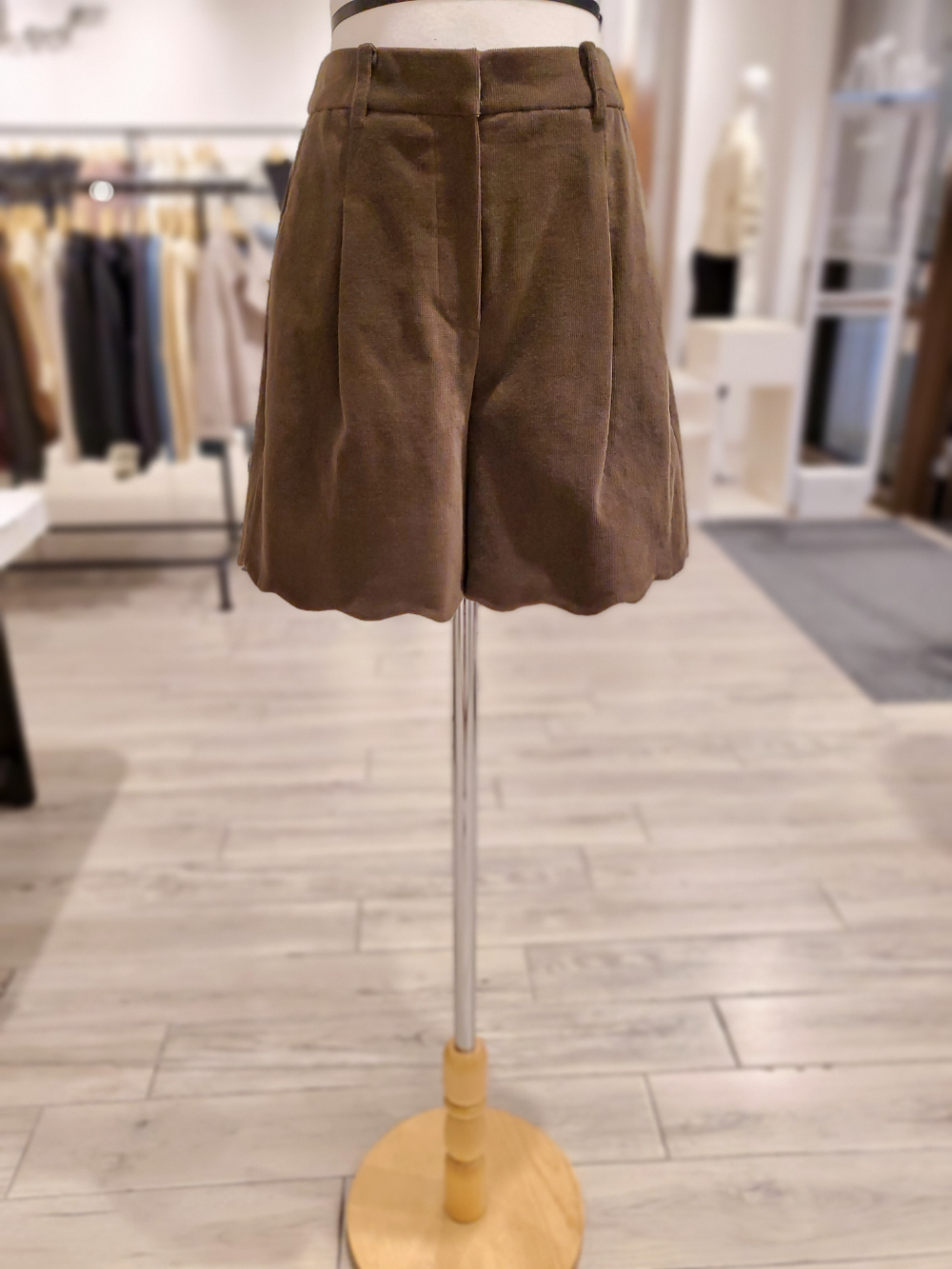 지컷 스캘럽 라인 코듀로이 쇼츠 721143010237