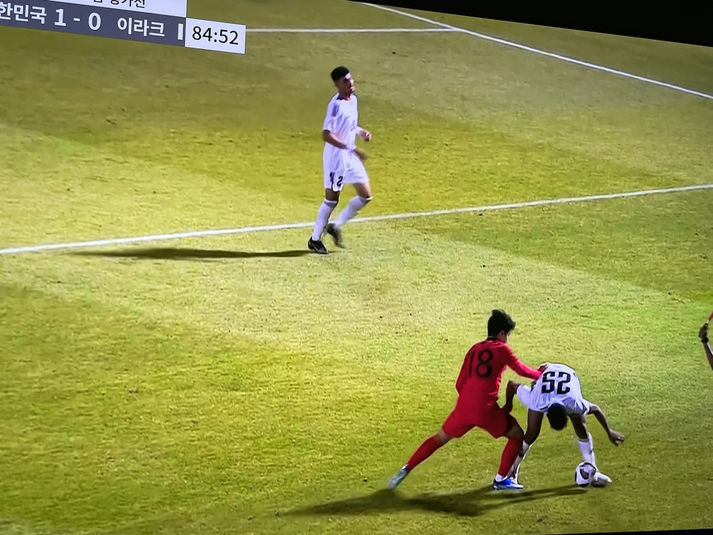 이강인선수가 이라크선수와의 충돌사진