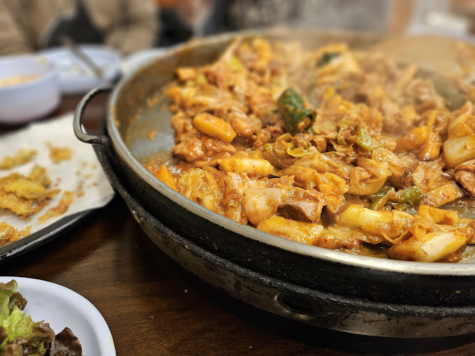 춘천 닭갈비집 '춘천통나무집 닭갈비'
