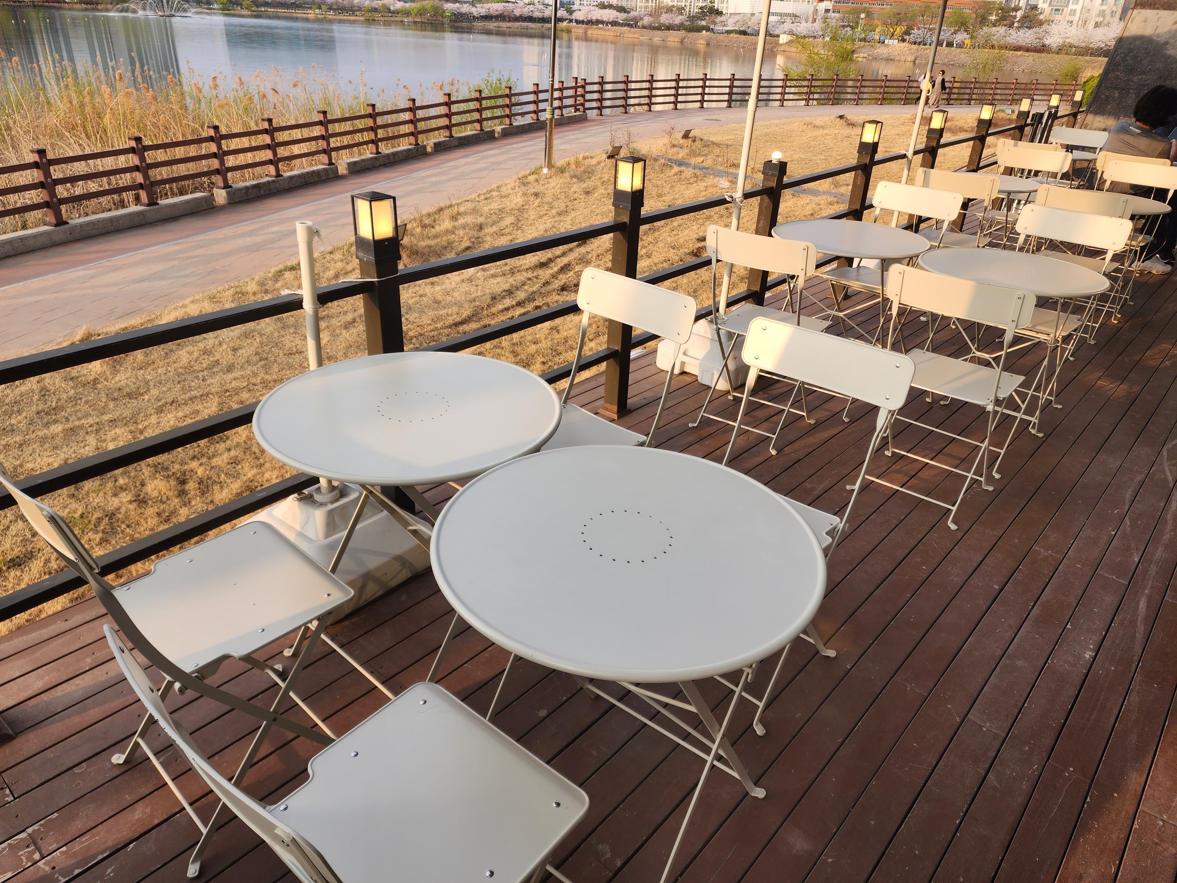 도요 카페 야외 테라스