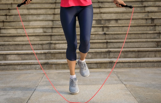 실내 유산소 운동: 줄넘기