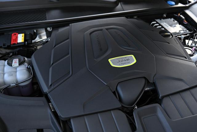 포르쉐 카이엔 E-하이브리드 플래티넘 에디션