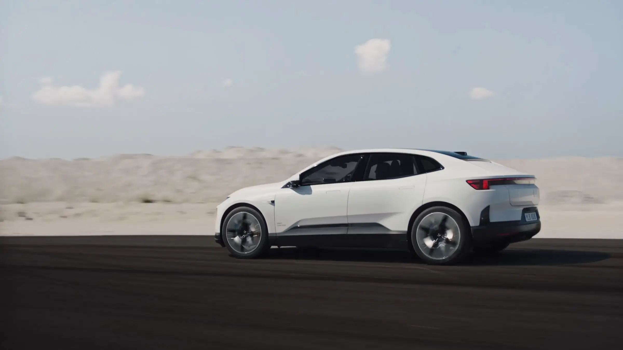 폴스타4 이미지 측면