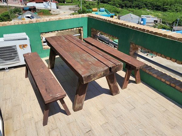 거문도 솔지오 펜션 2층 테라스 테이블
