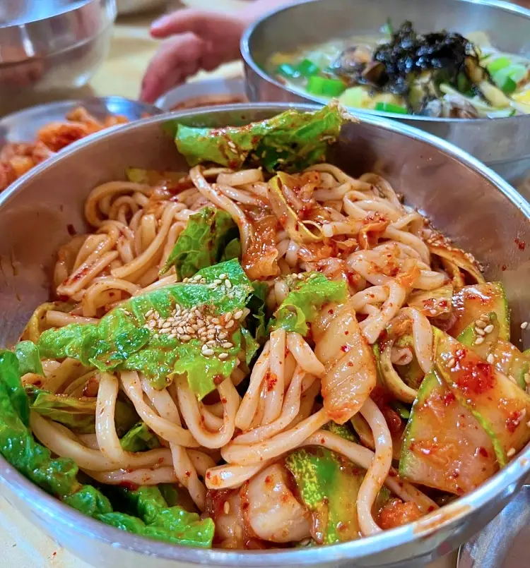 전참시 전지적참견시점 이영자 숨겨진 히든 맛집 청담부부 정우성 이정재 칼국수, 칼비빔국수, 만두, 비빔국수 영등포구 문래동 칼국수집 국수집 맛집 소개