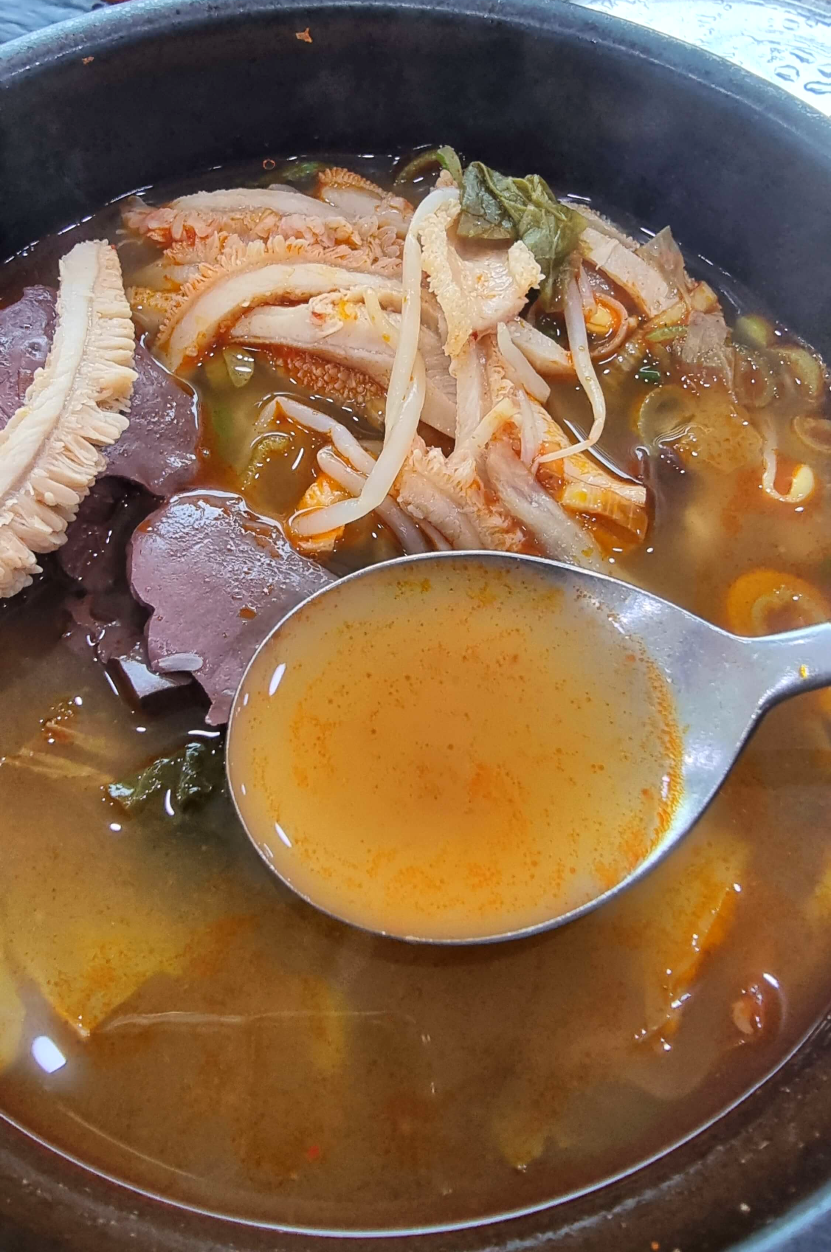 든든한 양평 선지해장국 국물