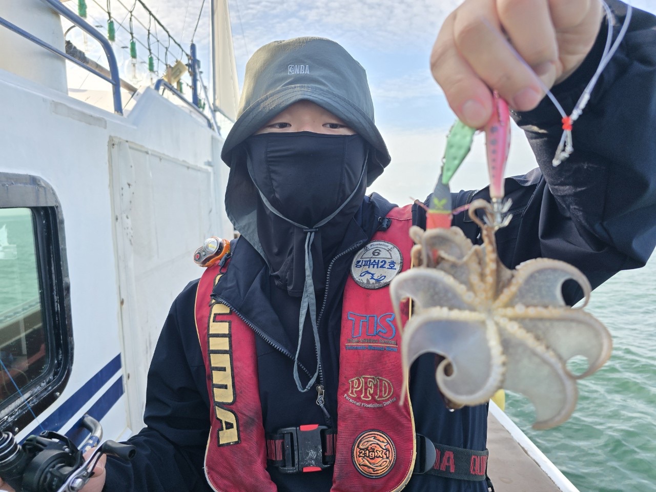 에깅 낚시로 쭈꾸미 잡은 사진
