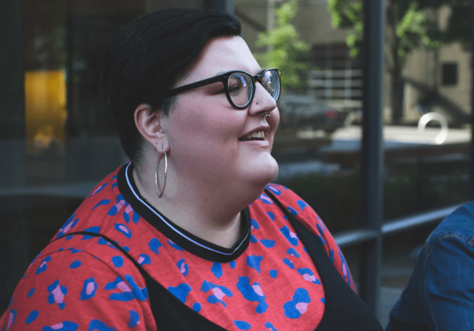 안경낀_뚱뚱한여자