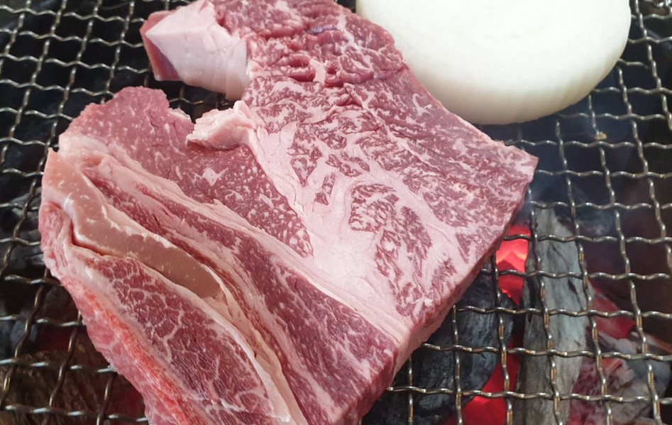 정직한 고기집 찾는다면, 평택 청북 농부네화로구이에서 한우등심 한 점