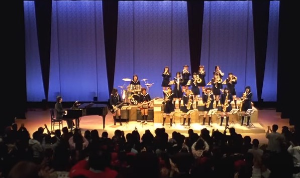 스윙걸즈 줄거리 결말 후기 리뷰(호평과 혹평) - 일본 하이틴 코미디 영화보러가기추천