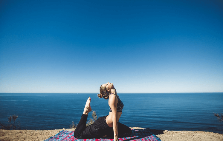 바닷가 요가자세