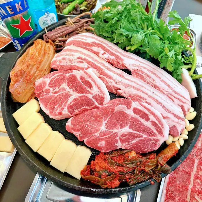 생방송 투데이 마포 공덕 벌집 밀랍 숙성 삼겹살 맛집