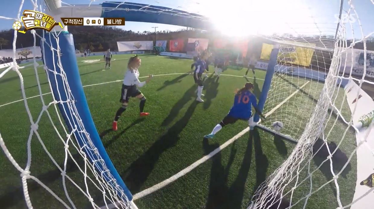 골망을 흔드는 김진경의 골