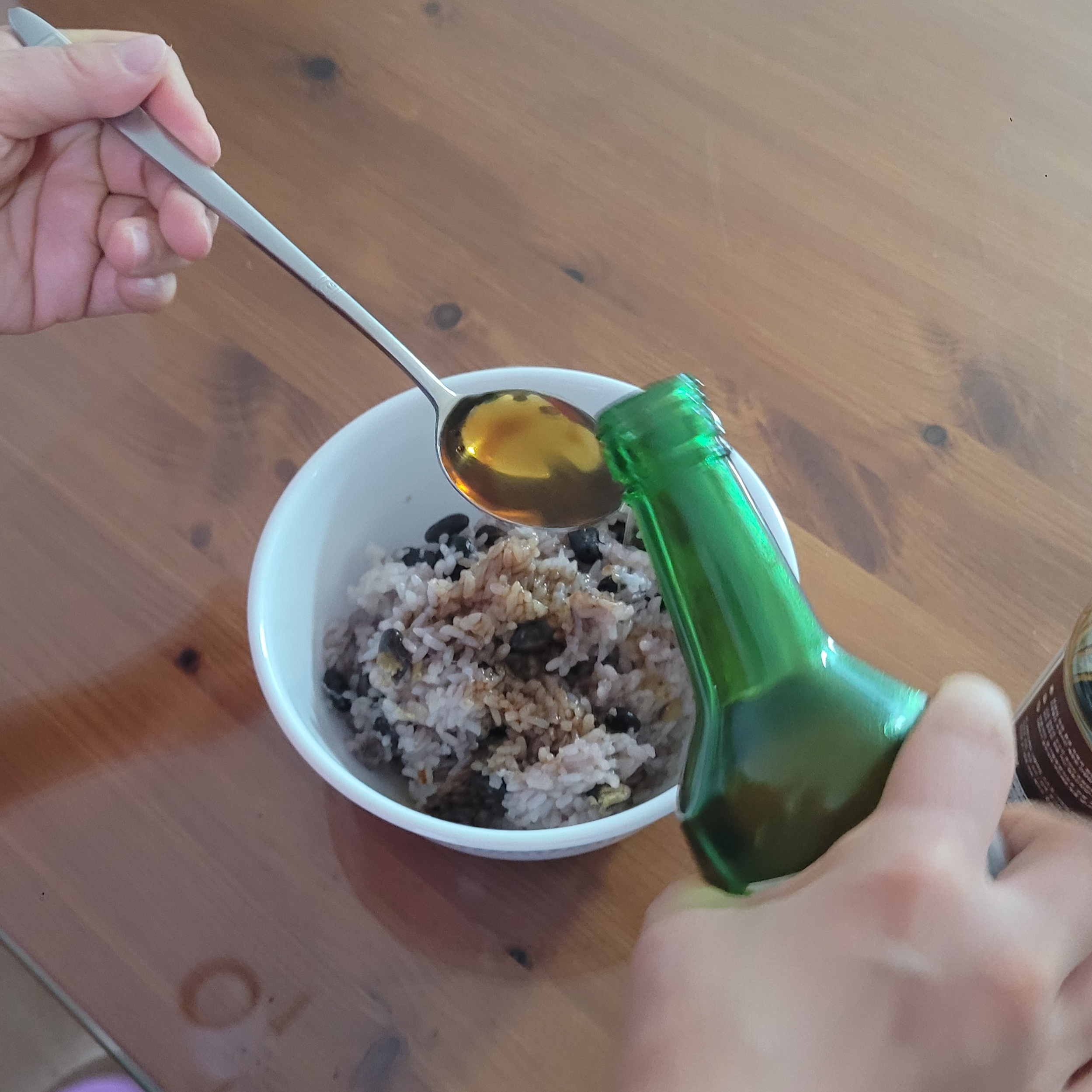 밥-참기름-넣는-사진