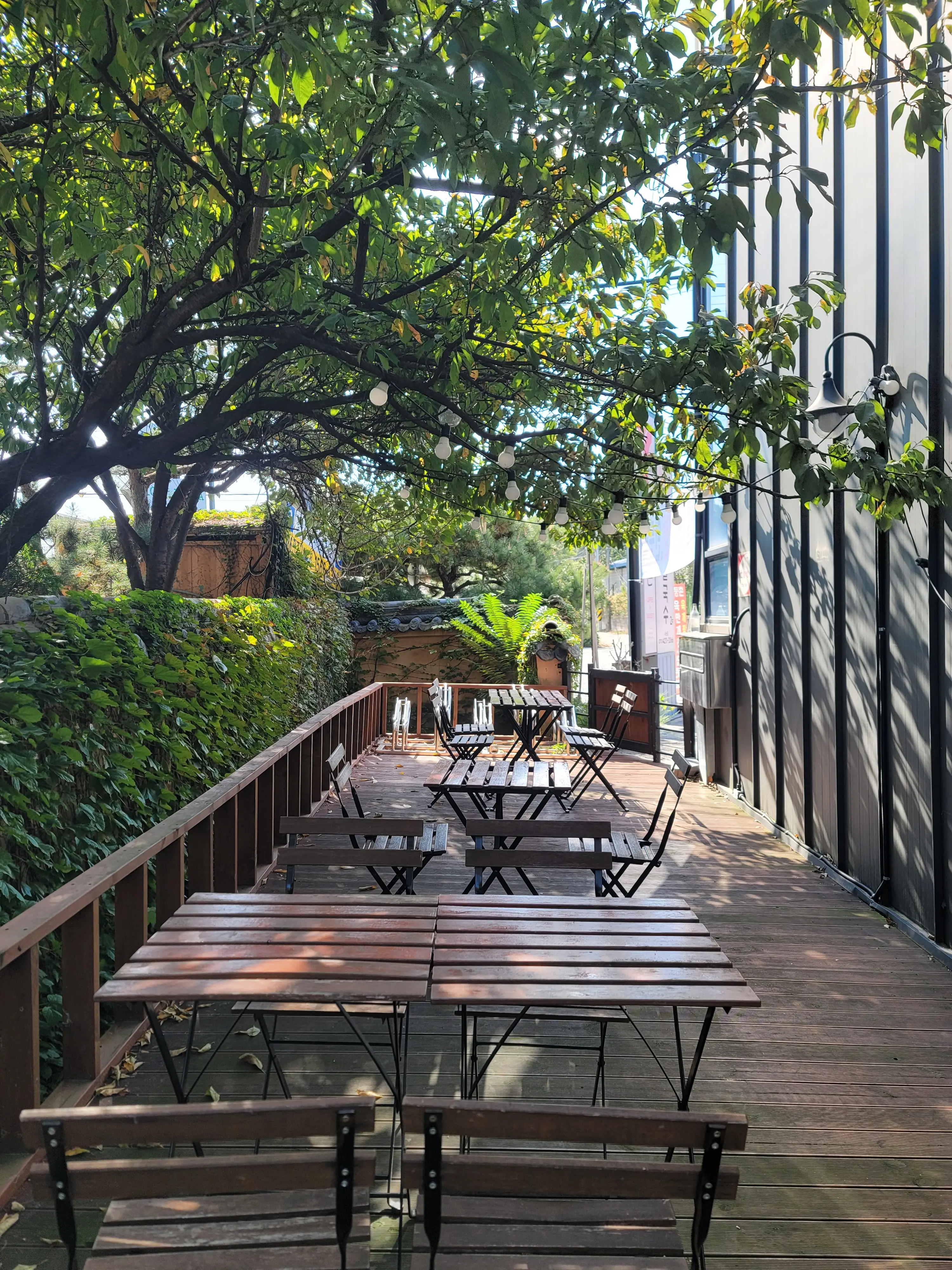 라온커피 외부 테라스
