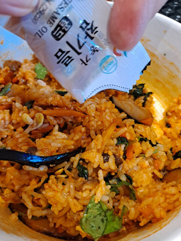 gs비빔밥 참기름 넣다