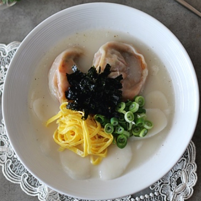 한국의 떡 종류 떡국-만두 떡국