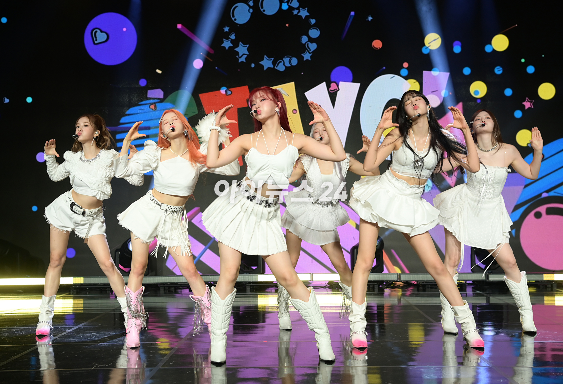 그룹 스테이씨가 16일 오후 서울 강남구 청담동 일지아트홀에서 진행된 스테이씨(STAYC) 세 번째 미니 앨범 '틴프레시(TEENFRESH)' 발매 기념 쇼케이스에 참석하고 있다. [사진=정소희 기자]