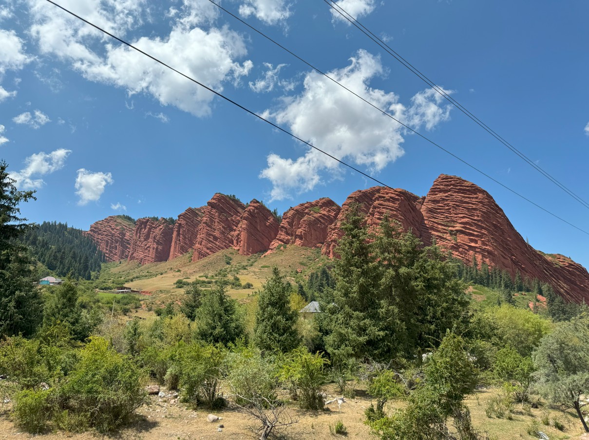 키르기스스탄 카라콜 근처 일곱 황소 바위1