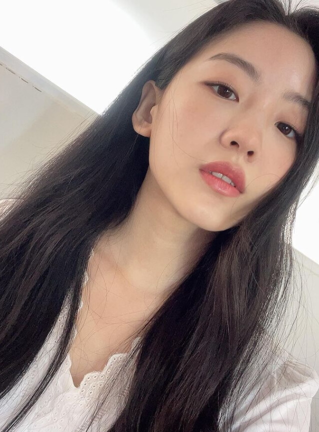 긴머리여성의모습