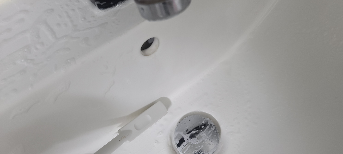 세면대 선반 물때 화장실 청소 유한락스 멀티액션 화장실청소용 물때 비누때 솔질 모서리