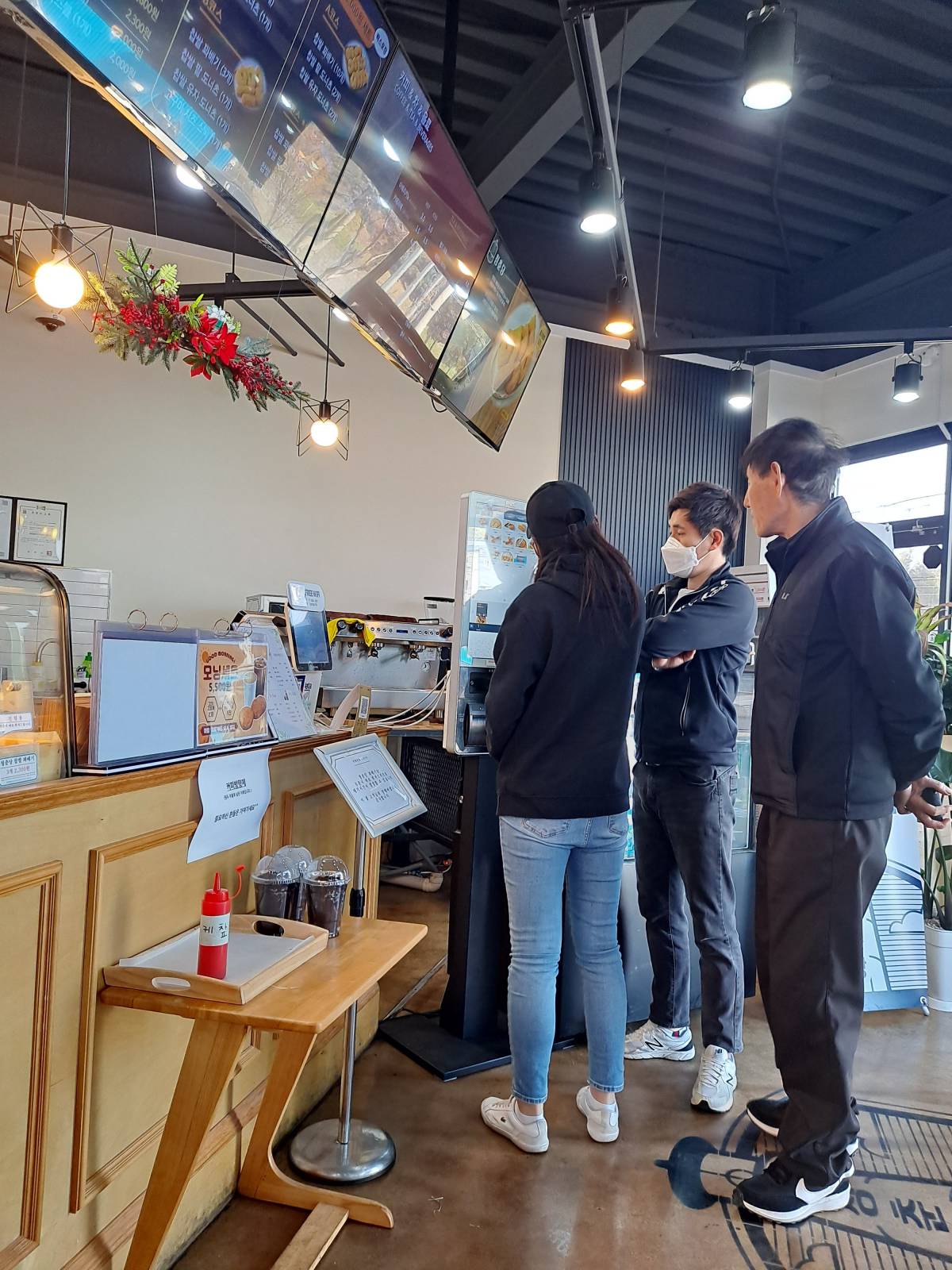청춘당 주문주인 손님들
