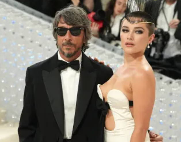 발렌티노(Valentino) 역사에서 &lsquo;피에르파올로 피치올리와 현대의 발렌티노&rsquo;에 해당하는 자료 이미지입니다.