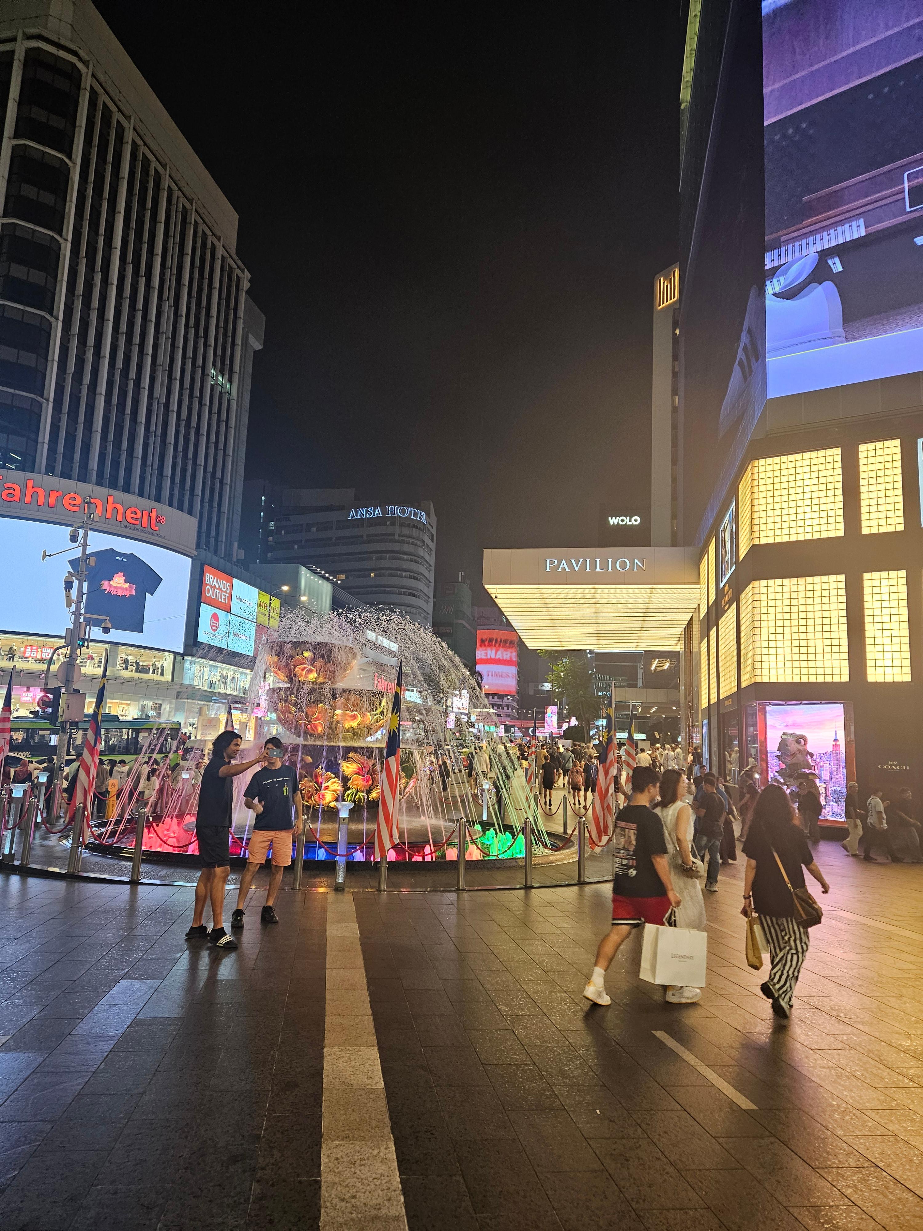 그랩 타고 이동하며 본 쿠알라룸푸르 시내 풍경