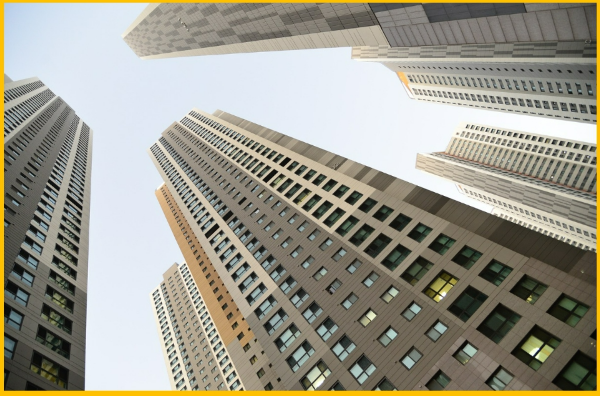 아래에서 올려다본 아파트모습