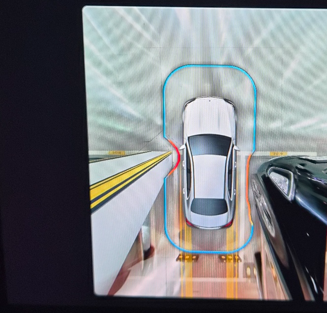 360도 서라운드 뷰 상에 주위 사각지대 장애물로 인해 경고가 발생