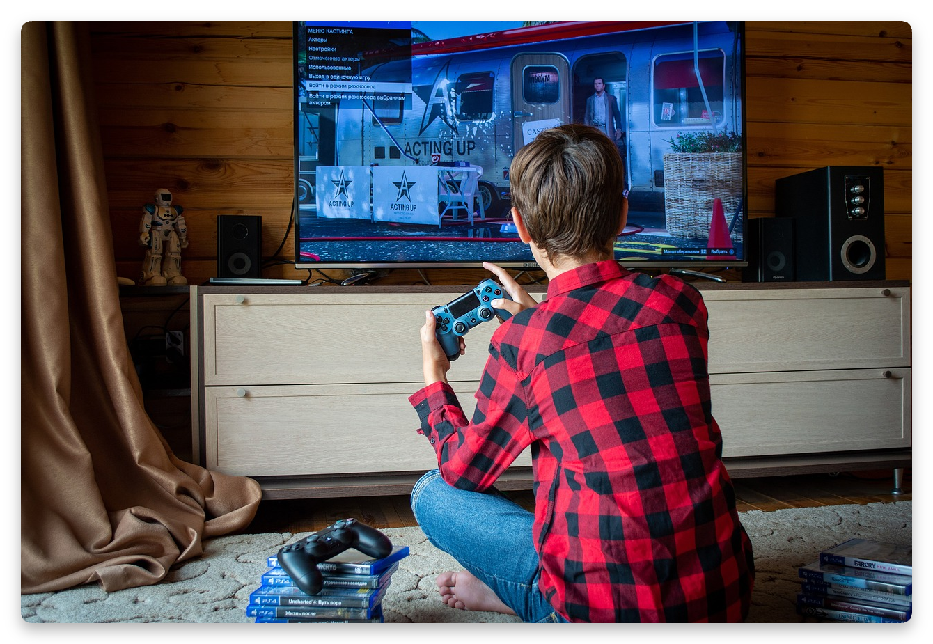 게임을 즐기고 있는 20대 소년 사진