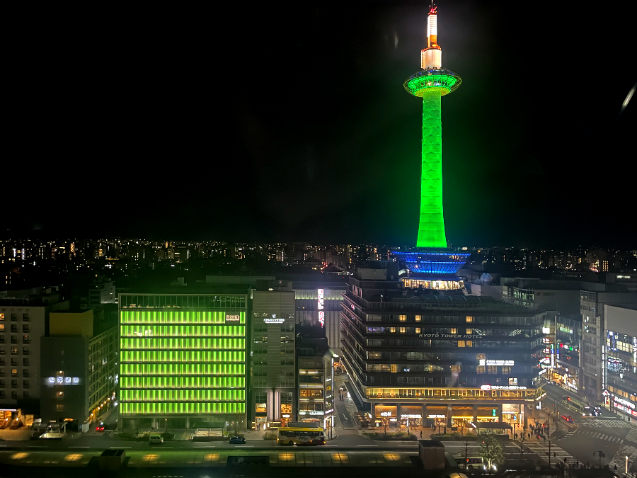 교토역 스카이웨이에서 바라다본 교토타워