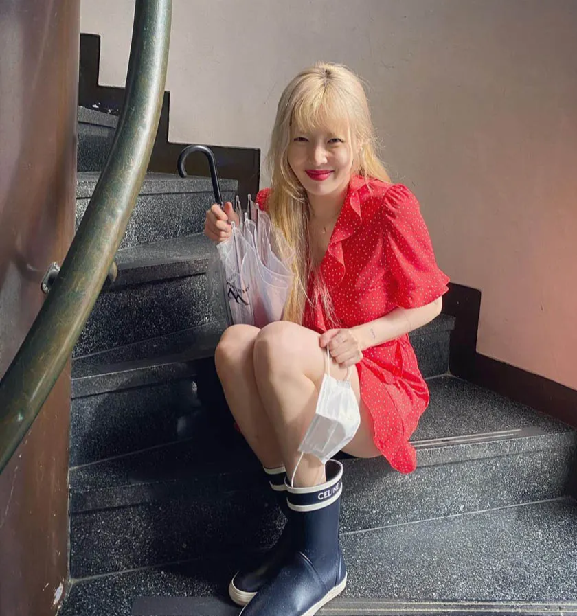 현아 셀린느 레인부츠