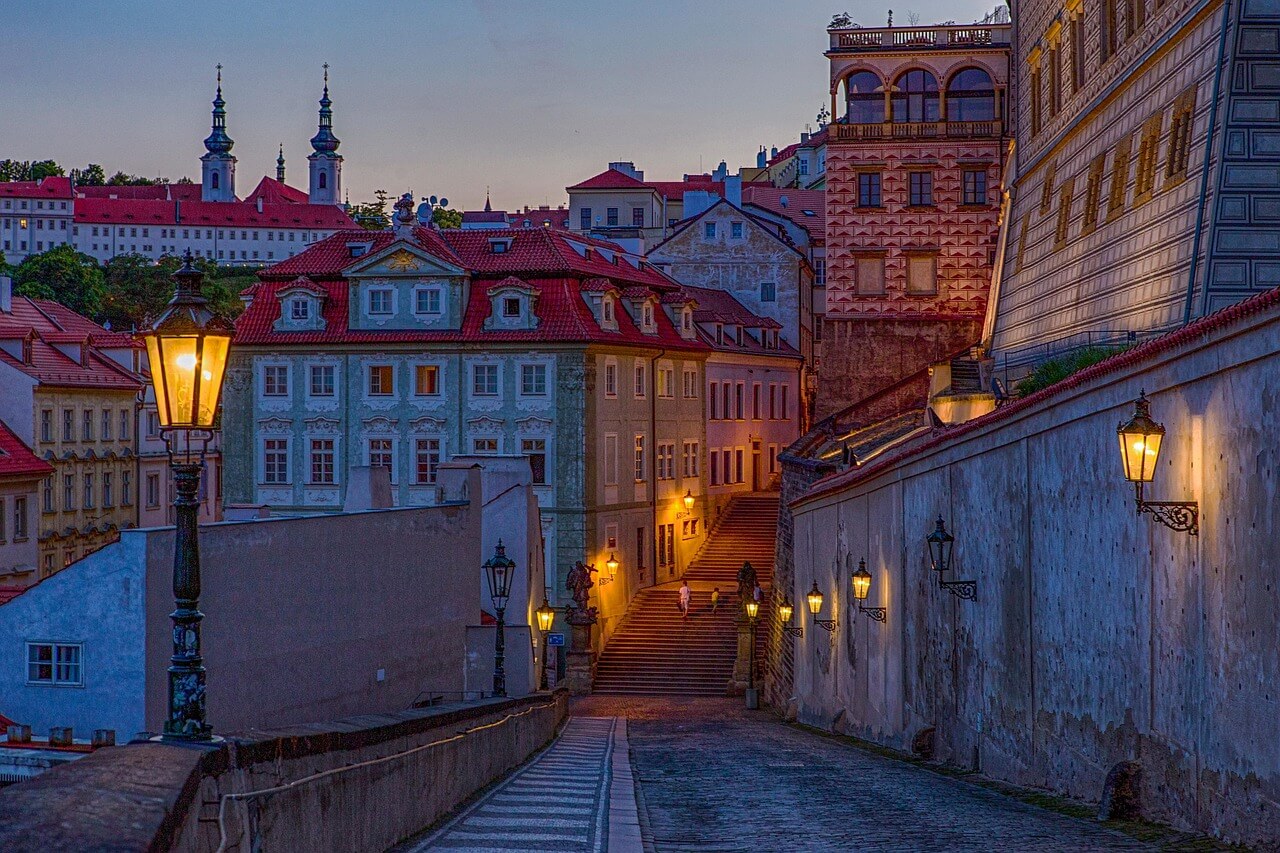 도시 속 조용한 산책 코스 빛의 밀도가 낮은 구간에서 사고가 단순해지는 이유