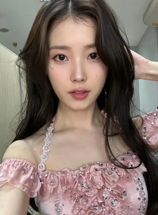 아이유 IU 프로필 갤러리ㅣ노래 음악 mbti 인스타 유튜브