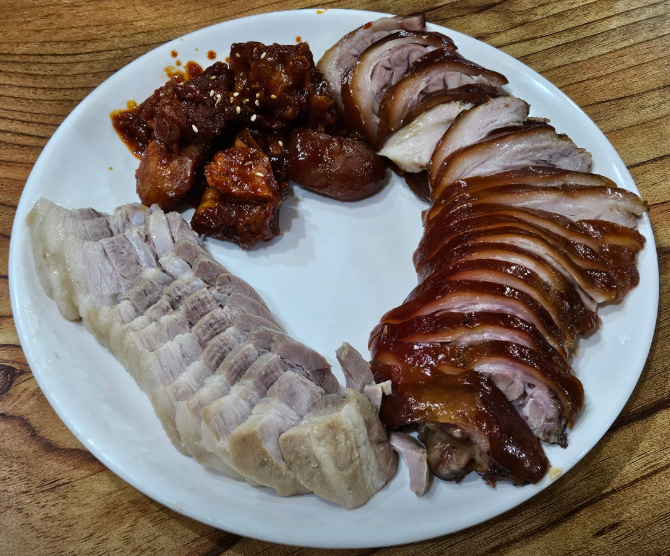 생생정보 족발 보쌈 매운족발 감자탕 무한리필 1인 14000원 인천 중구 신포역 우현족발 냉채족발