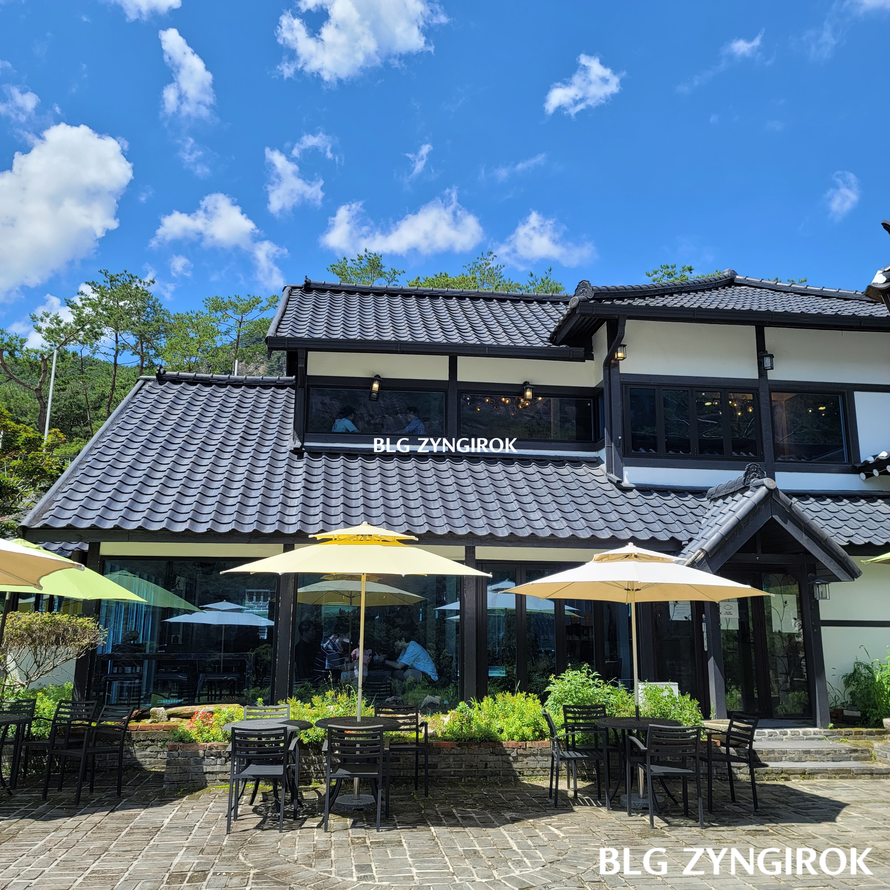 산정호수-수변코스-외곽-카페-가비가배-한옥모습이다.