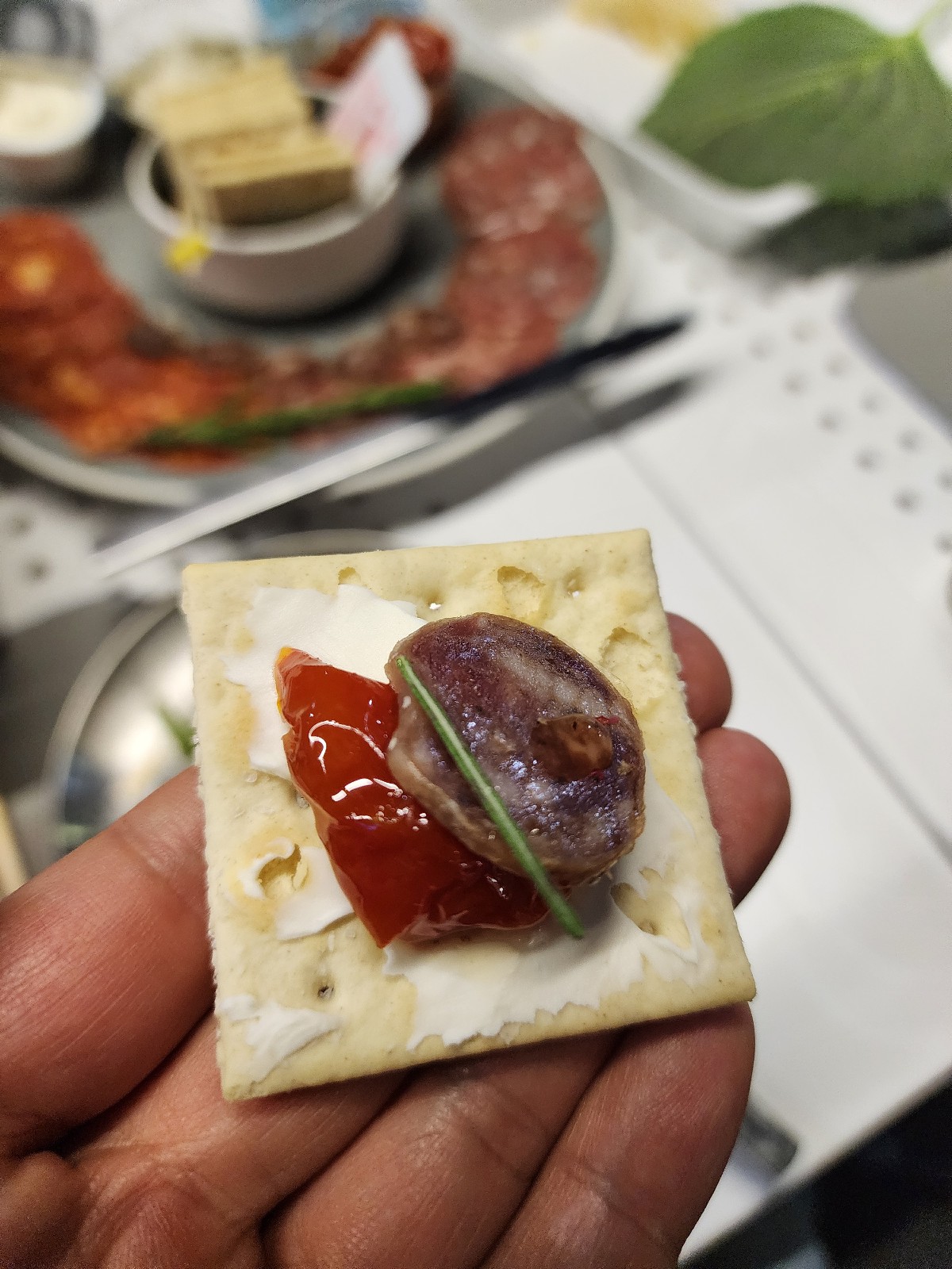 크래커 위 하몽