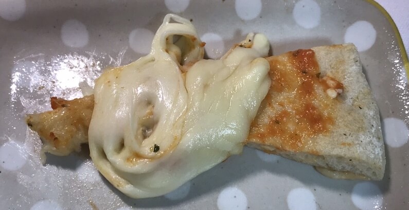 구운 피자 모습