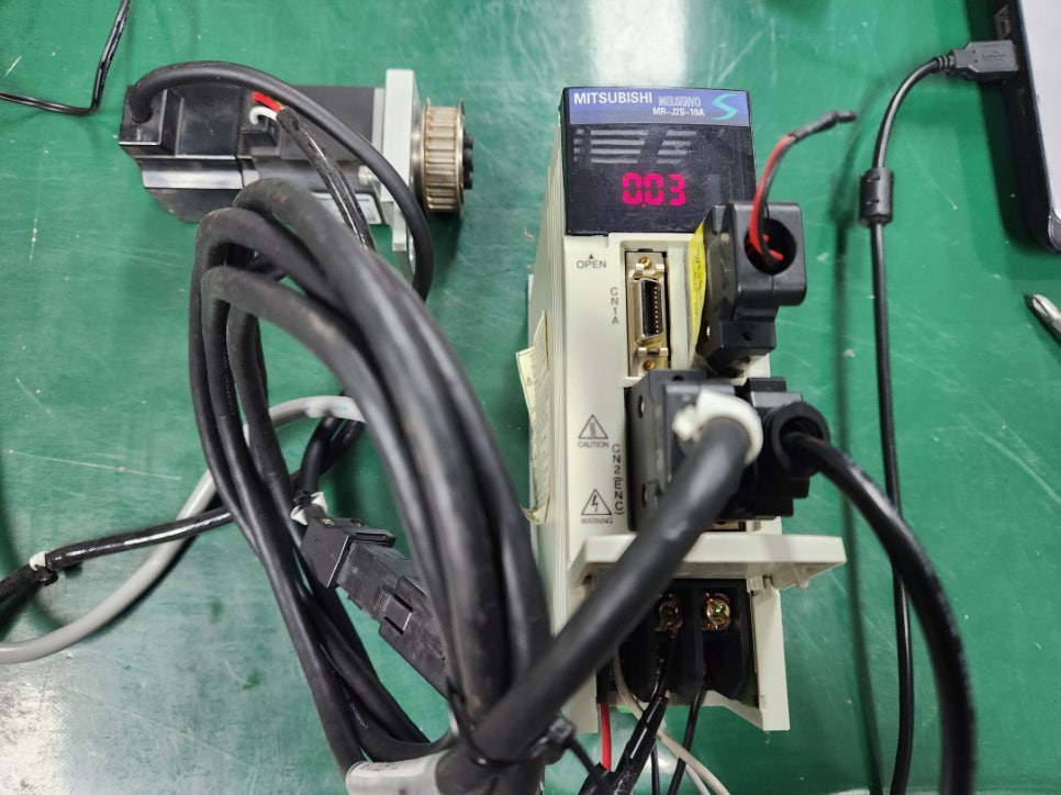 미쓰비시(MITSUBISHI) 서보드라이버 MR-J2S-10A PCB 불량소자 교체
수리 과정 by 메트영남