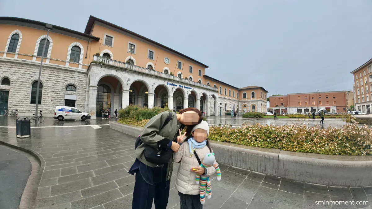 피렌체-피사-센트럴역-도착-버스정류장앞-기념사진