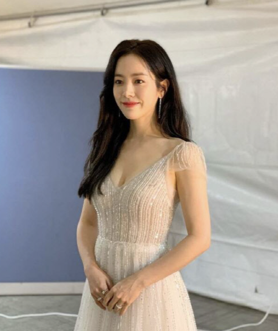 한지민 볼륨감