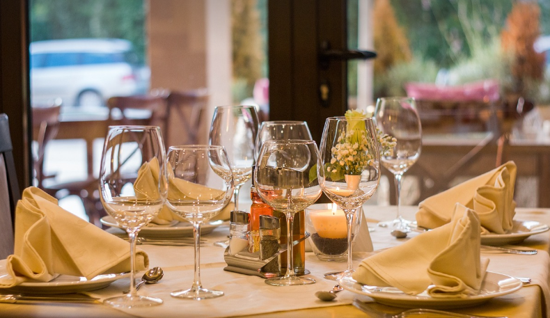 테이블 식당 사진