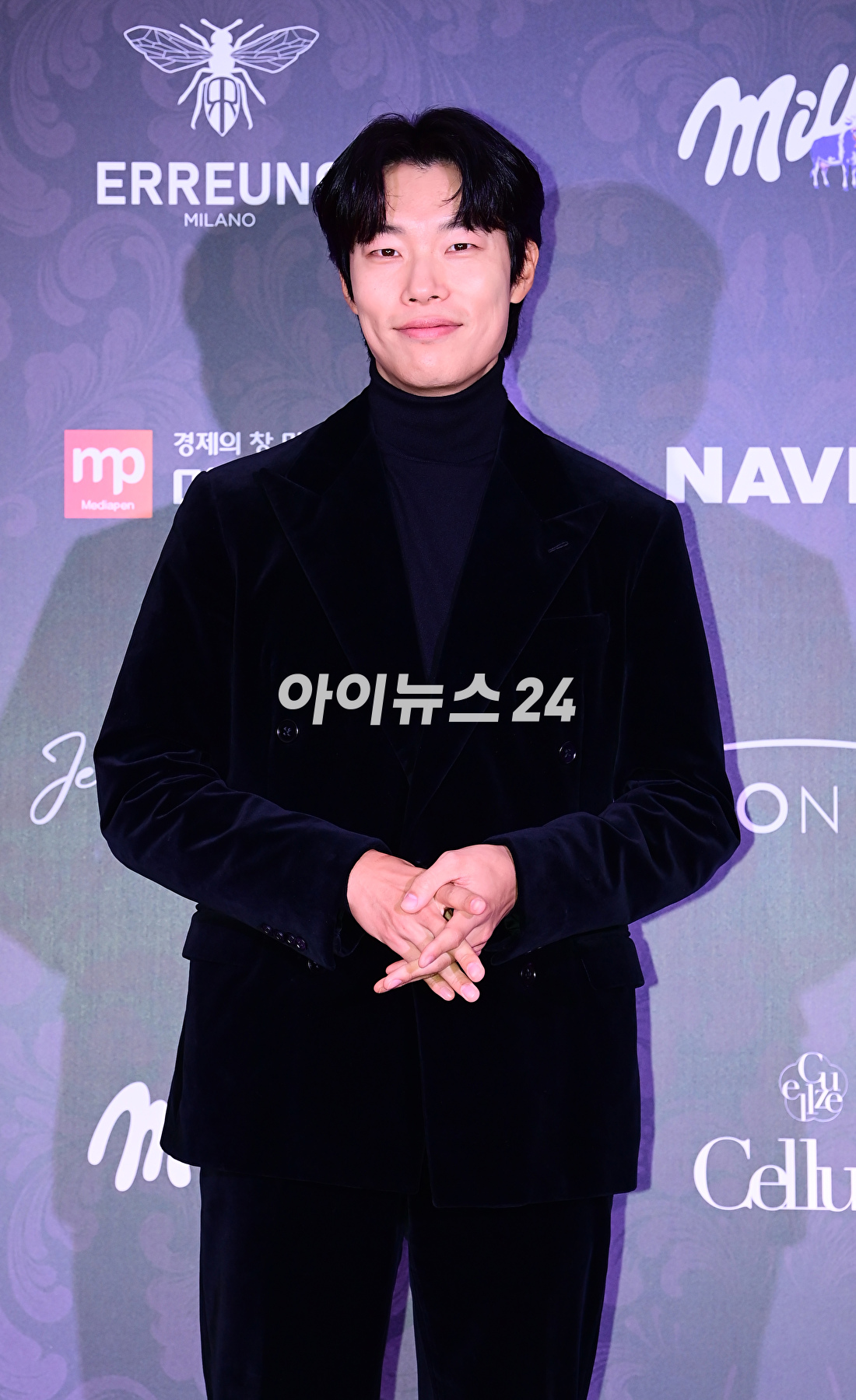 배우 류준열이 7일 오후 서울 강남구 논현동 건설회관 비스타홀에서 열린 &#39;28회 춘사국제영화제&#39; 시상식에 참석하고 있다. [사진=정소희 기자]