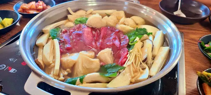 생방송오늘저녁 느타리 표고 송이 황금 팽이버섯 샤부샤부 보양식 방풍나물 한우 버섯 전골 맛집 추천